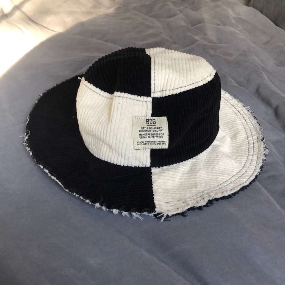 Urban Outfitters bucket hat